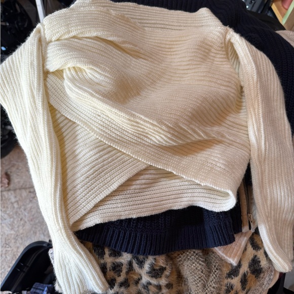 New Elegant Cream Sweater off white Criss cross Back Open Split Womens XS S cute - Picture 2 of 3